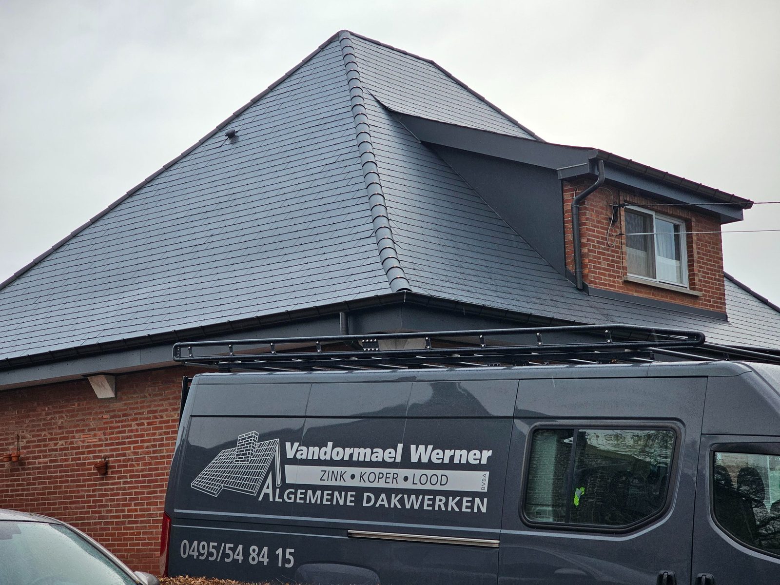 Vandormael Werner bedrijfswagen bij uitgevoerd dakwerk in Limburg