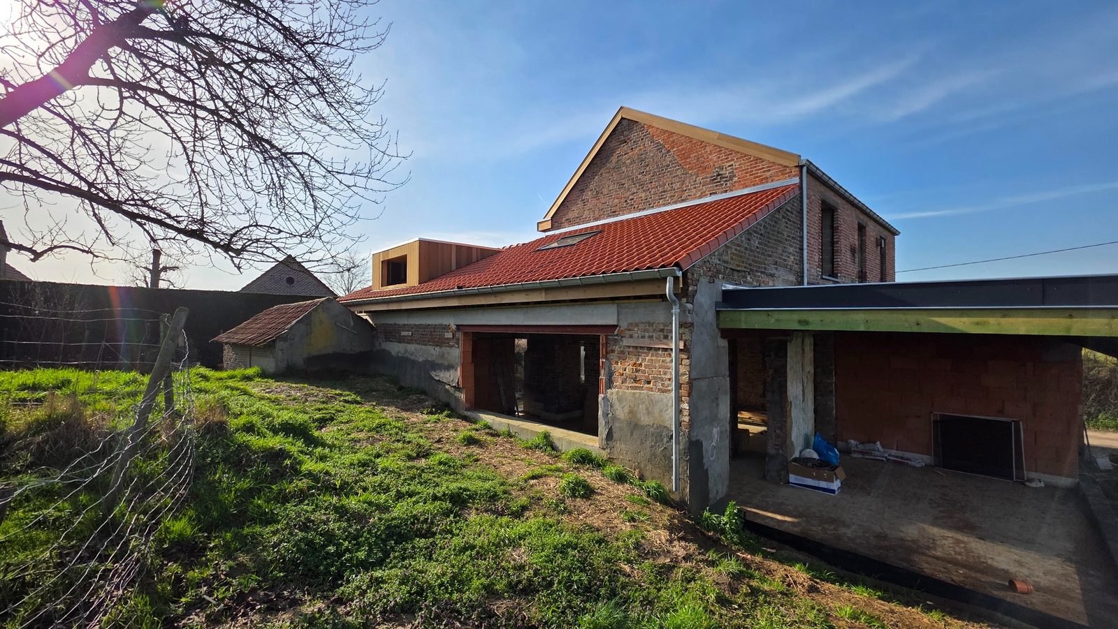 Kleinere dakwerken en afwerking aan woning door Vandormael Werner