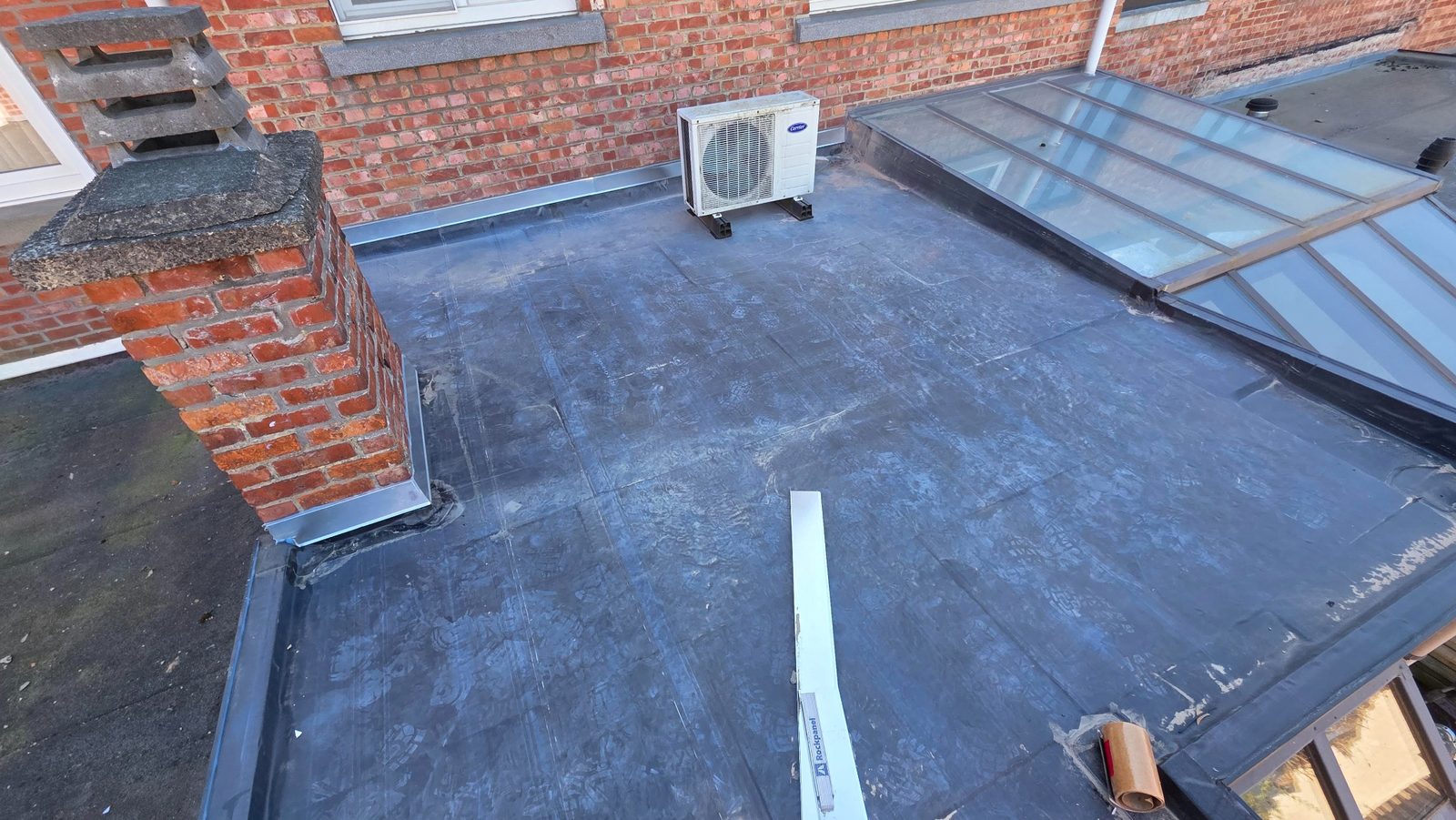 Plat dak met roofing of EPDM-afwerking door Vandormael Werner
