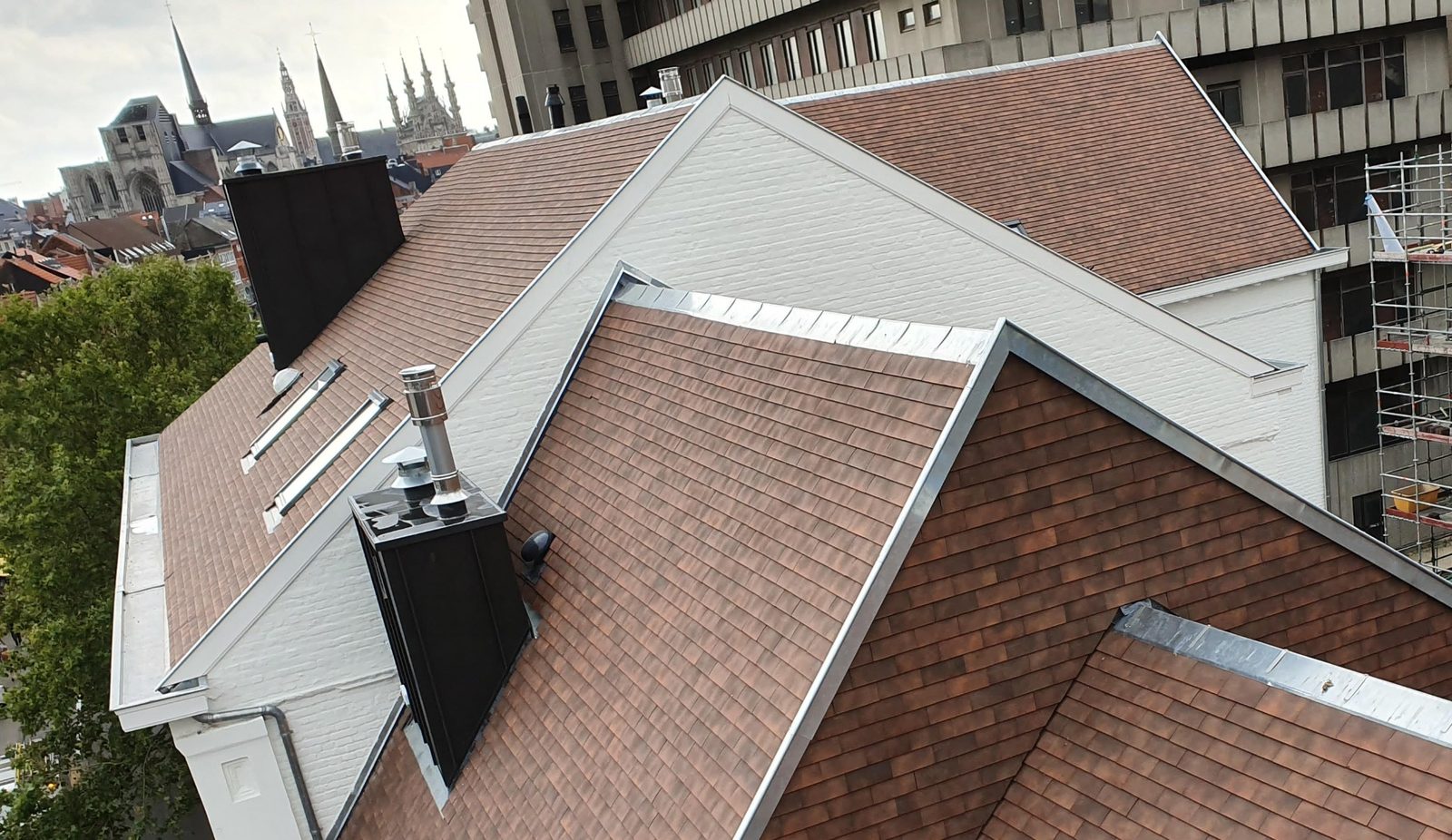 Zinkwerk en dakgoot bij dakrenovatie in Limburg